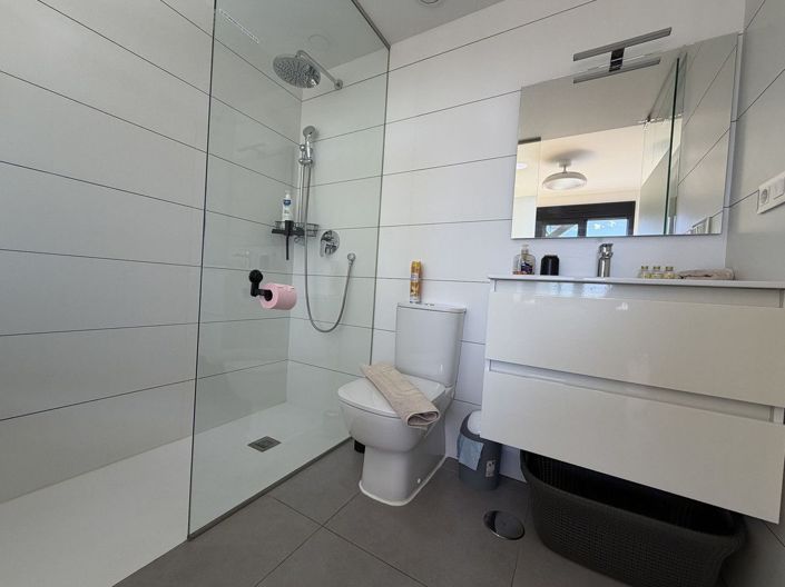 Image No.26-2 Bed Apartment for sale