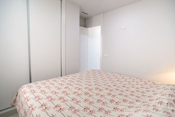 Image No.25-3 Bed Apartment for sale