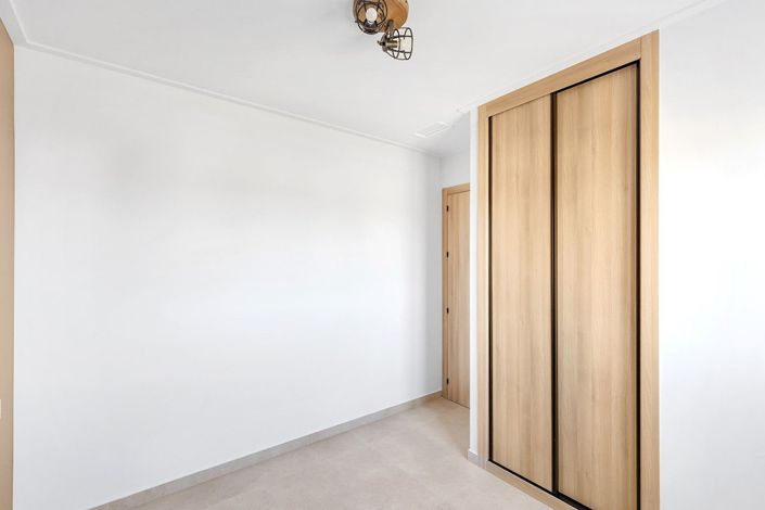 Image No.24-3 Bed Apartment for sale