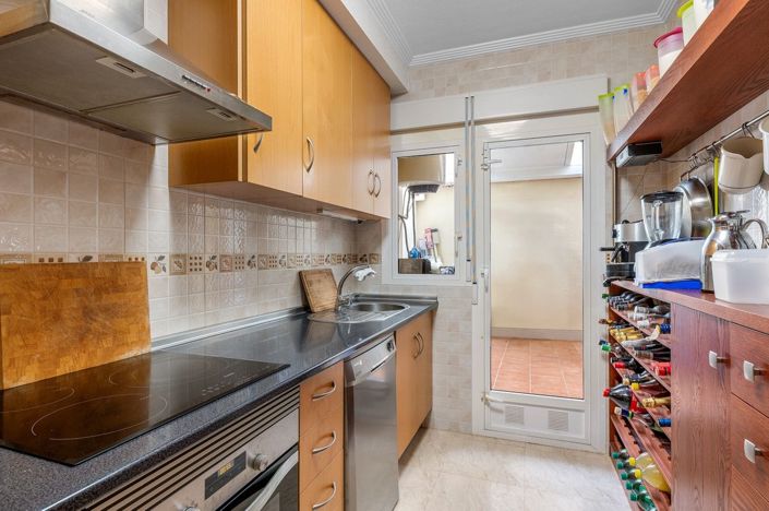 Image No.10-3 Bed House for sale