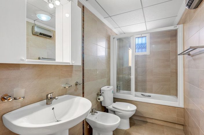 Image No.17-3 Bed House for sale