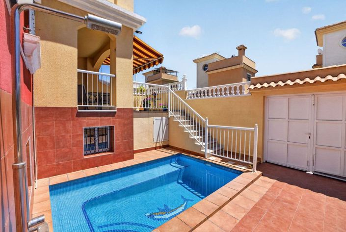 Image No.2-4 Bed House for sale