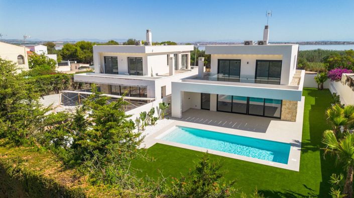 Image No.2-Villa de 4 chambres à vendre à Torrevieja