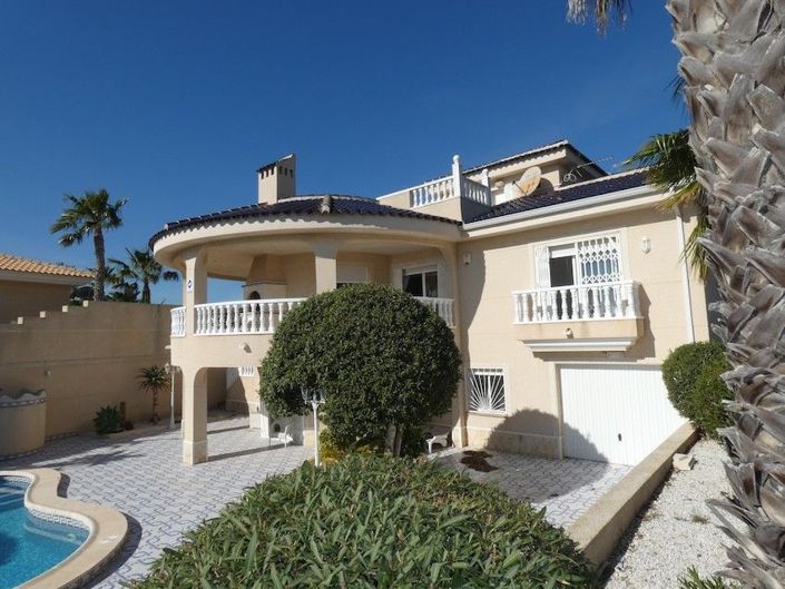 Image No.2-4 Bed Villa for sale
