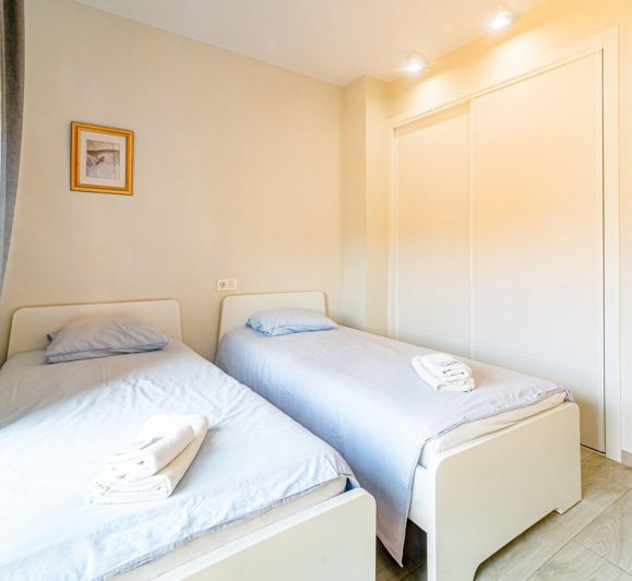 Image No.15-3 Bed Apartment for sale