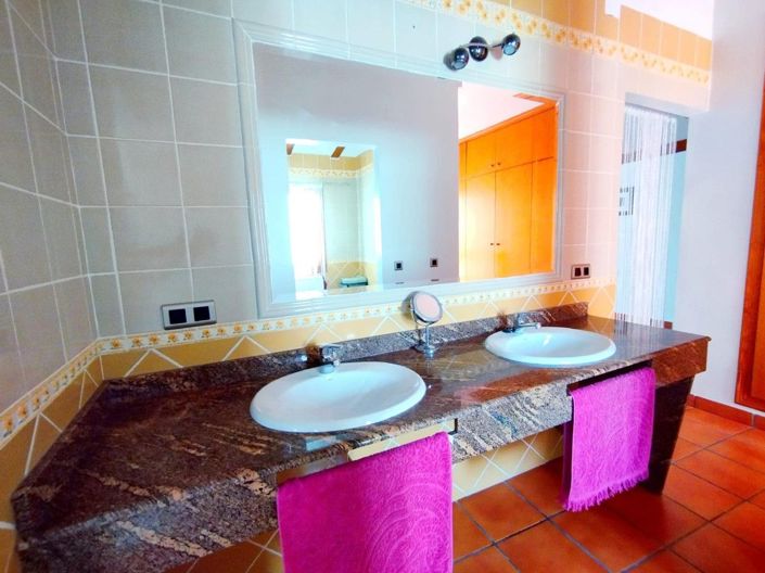 Image No.27-4 Bed Villa for sale
