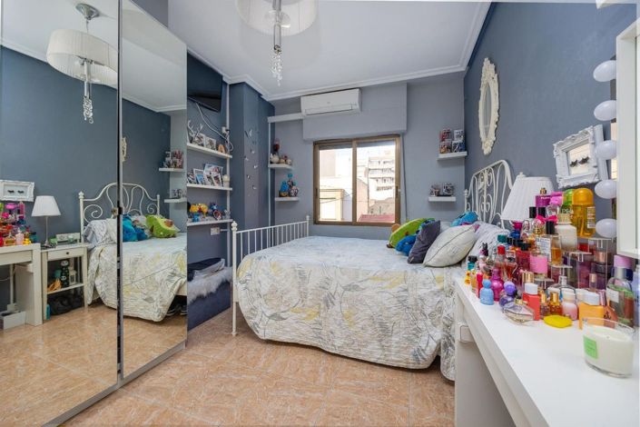 Image No.26-5 Bed Apartment for sale