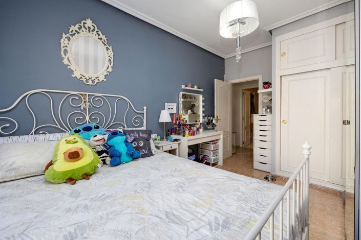 Image No.28-5 Bed Apartment for sale