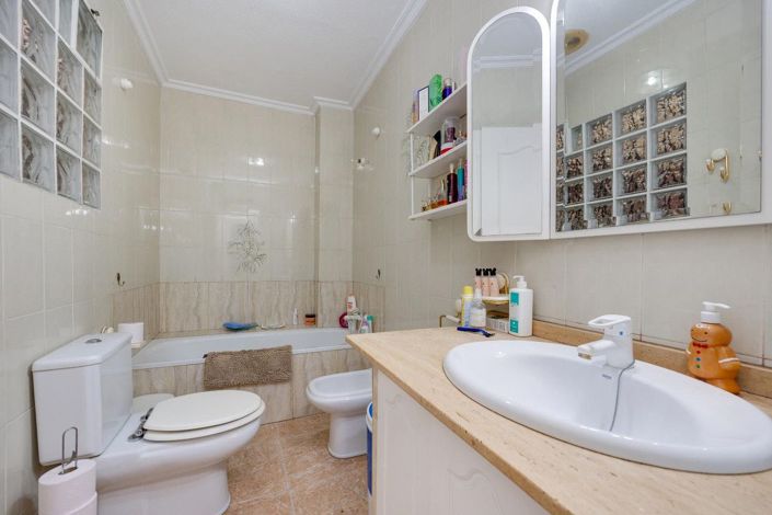 Image No.35-5 Bed Apartment for sale