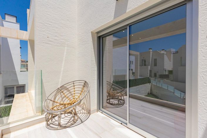 Image No.11-3 Bed Villa for sale