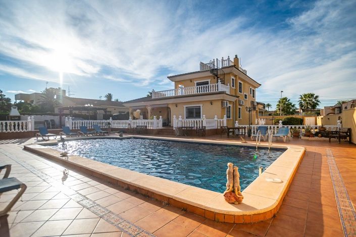 Image No.3-Villa de 6 chambres à vendre à Torrevieja