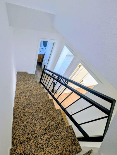 Image No.21-3 Bed House for sale