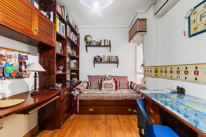Image No.15-4 Bed Apartment for sale