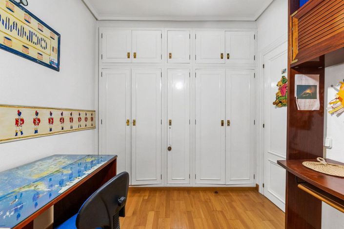 Image No.16-4 Bed Apartment for sale