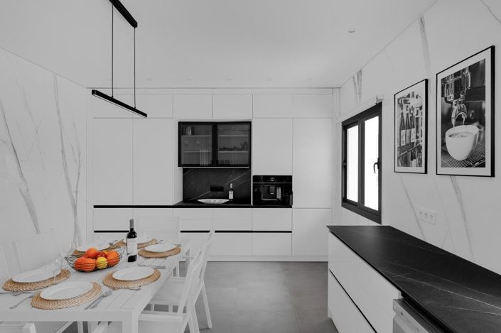 Image No.12-6 Bed Villa for sale