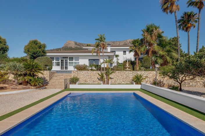 Image No.2-6 Bed Villa for sale
