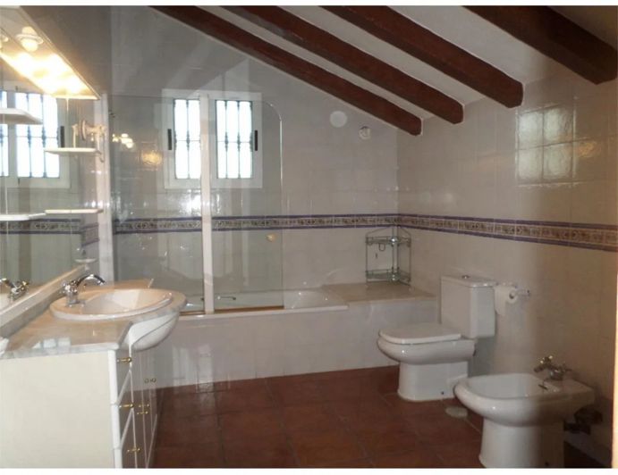 Image No.14-4 Bed House for sale