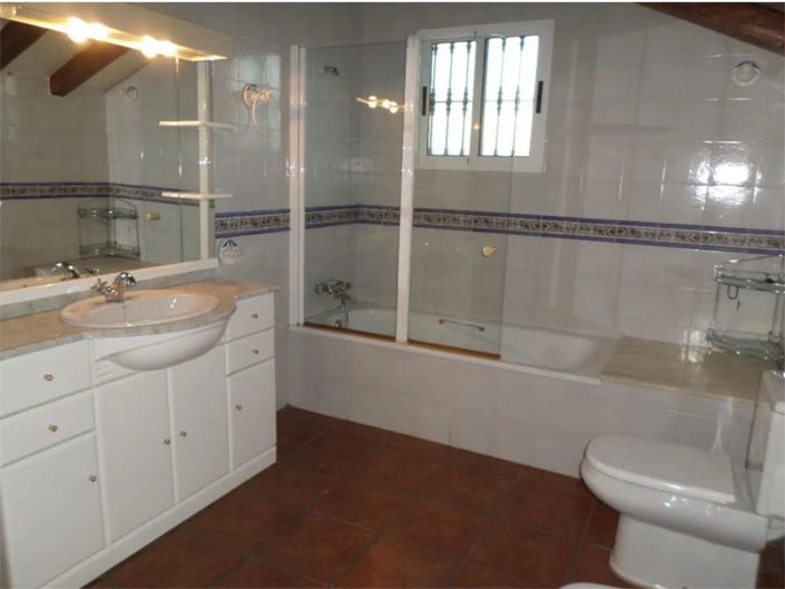 Image No.15-4 Bed House for sale