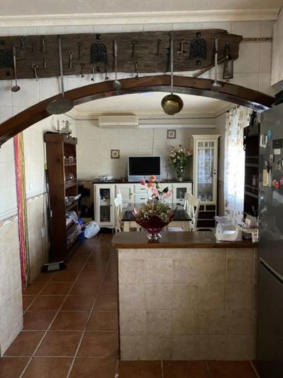 Image No.8-4 Bed House for sale