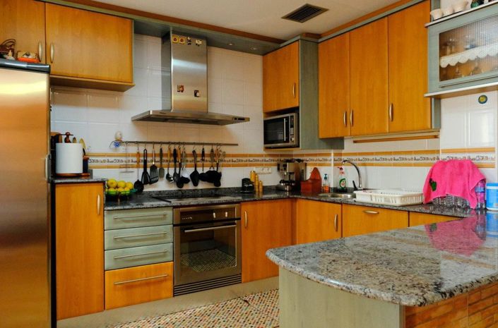 Image No.17-5 Bed House for sale