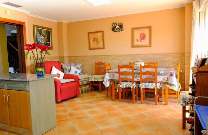 Image No.34-5 Bed House for sale