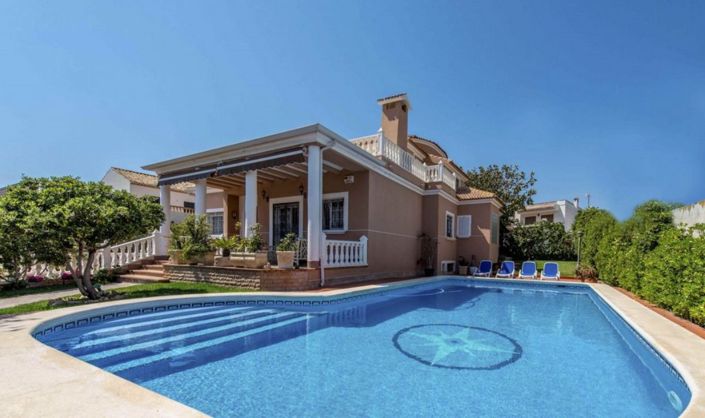 Image No.2-Villa de 6 chambres à vendre à Torrevieja