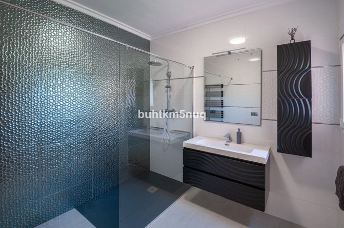Image No.30-5 Bed Villa for sale