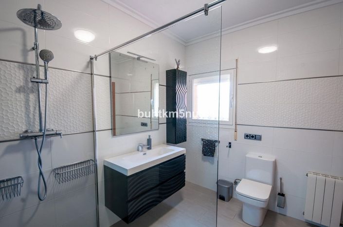 Image No.31-5 Bed Villa for sale
