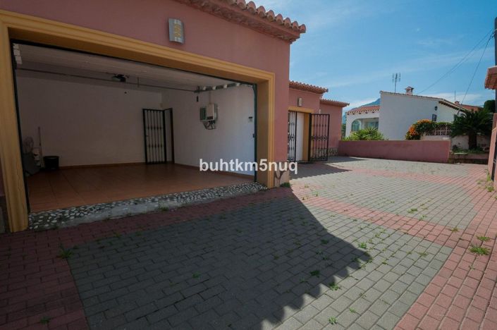 Image No.49-5 Bed Villa for sale