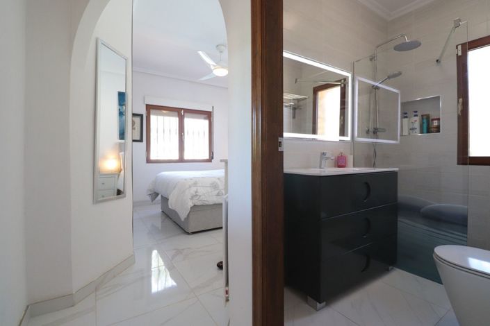 Image No.14-3 Bed Villa for sale
