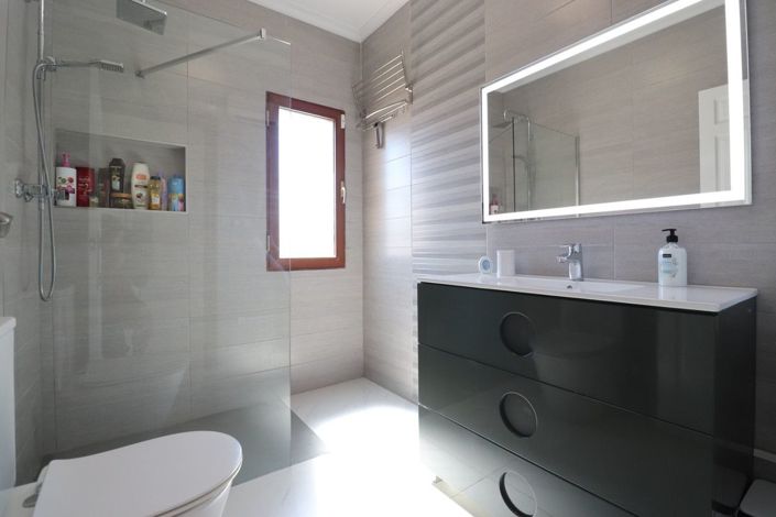 Image No.18-3 Bed Villa for sale