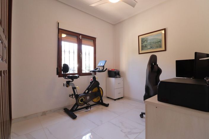 Image No.19-3 Bed Villa for sale