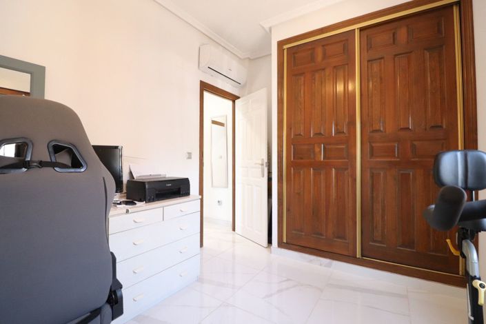 Image No.20-3 Bed Villa for sale