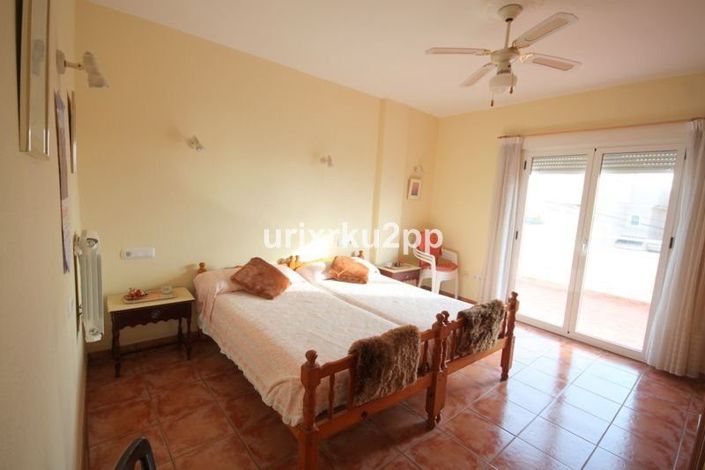 Image No.10-5 Bed Villa for sale