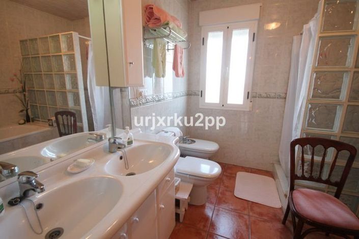 Image No.14-5 Bed Villa for sale