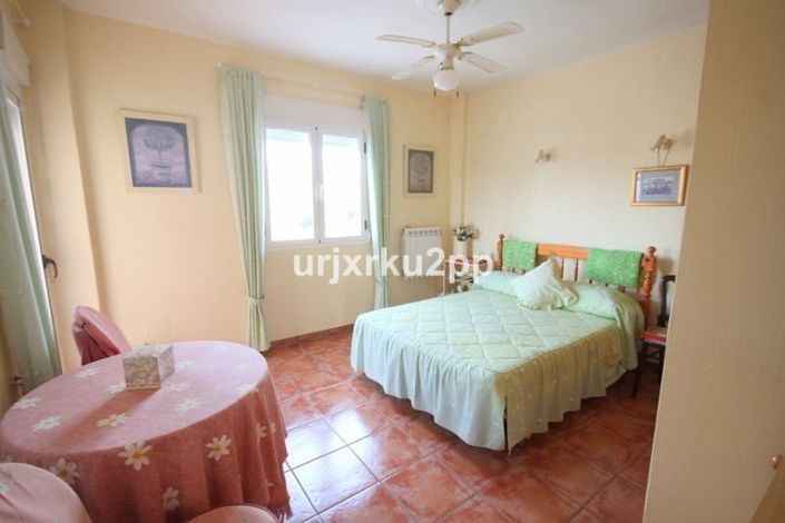 Image No.15-5 Bed Villa for sale