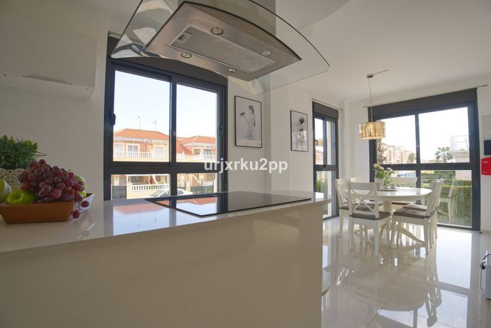 Image No.12-3 Bed House for sale