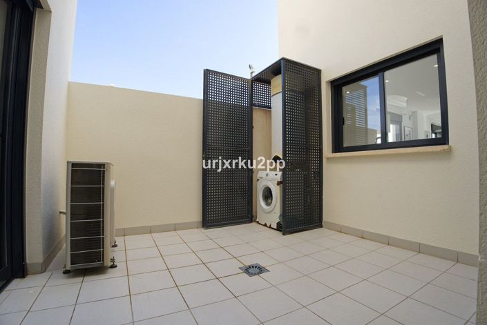 Image No.15-3 Bed House for sale