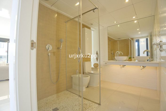 Image No.16-3 Bed House for sale