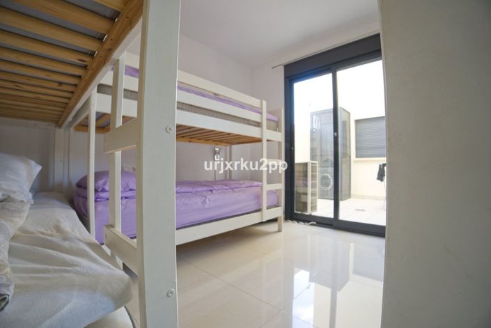 Image No.18-3 Bed House for sale