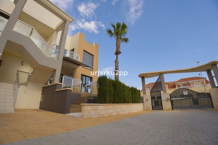 Image No.7-3 Bed House for sale
