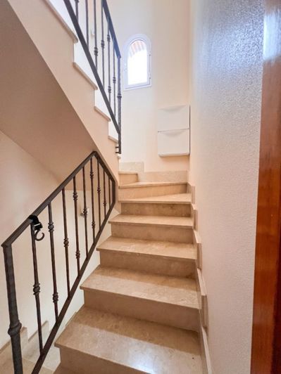 Image No.18-3 Bed House for sale