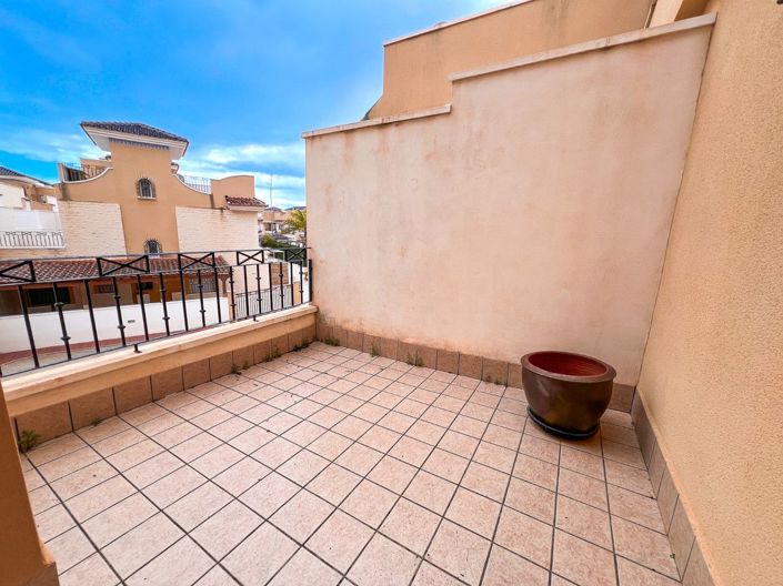 Image No.24-3 Bed House for sale