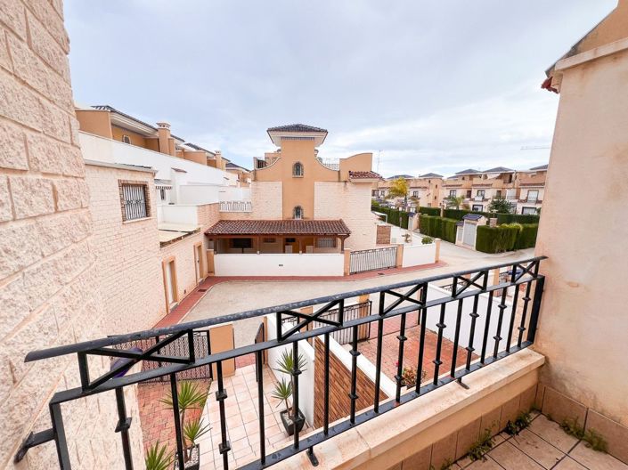 Image No.25-3 Bed House for sale