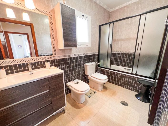 Image No.27-3 Bed House for sale