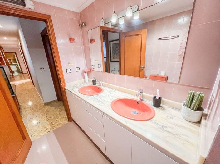 Image No.20-2 Bed Apartment for sale