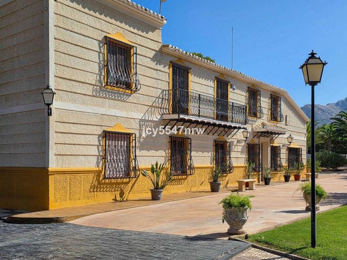 Image No.3-Villa de 6 chambres à vendre à Elda
