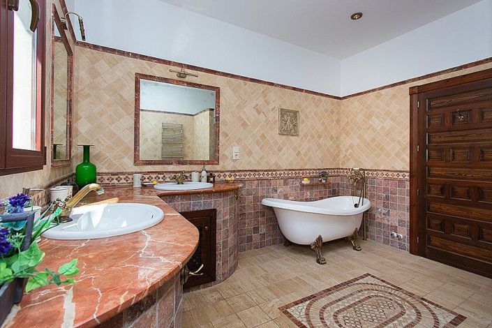Image No.29-4 Bed Villa for sale