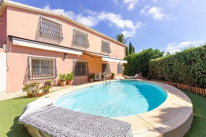 Image No.2-4 Bed Villa for sale