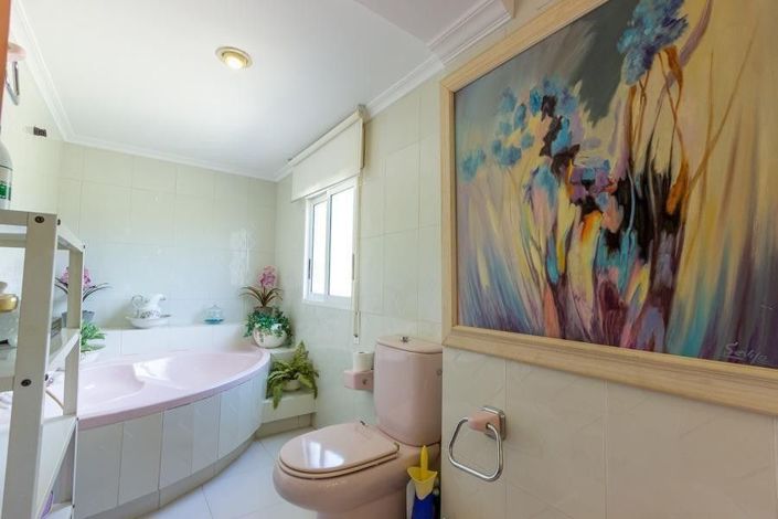 Image No.37-4 Bed Villa for sale